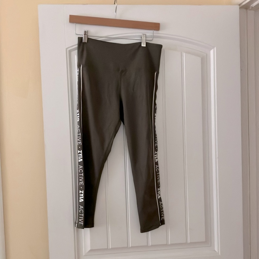 Zyia army green leggings
